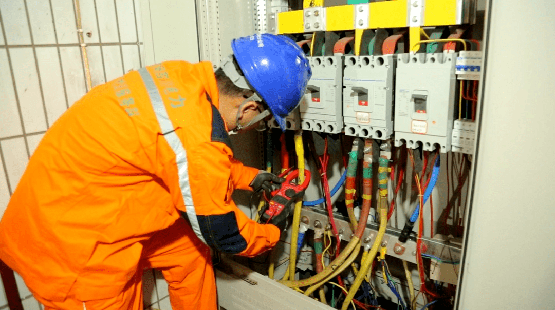 万源 多措并举，确保冬季用电安全与电气设备修理日常